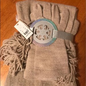 NY&C gloves and scarf set